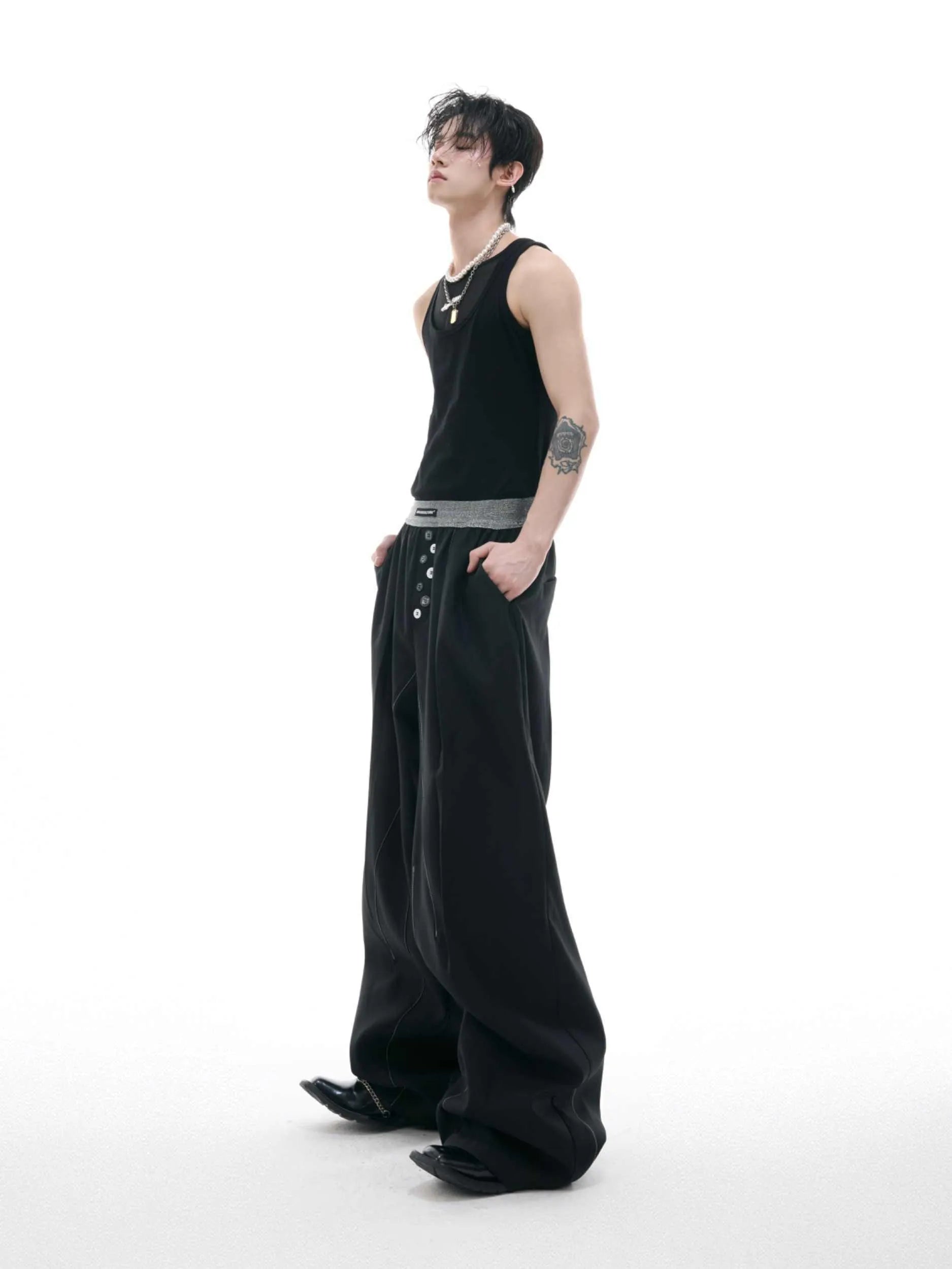 Straight-leg suit trousers with button-open line design in high-waisted drooping style