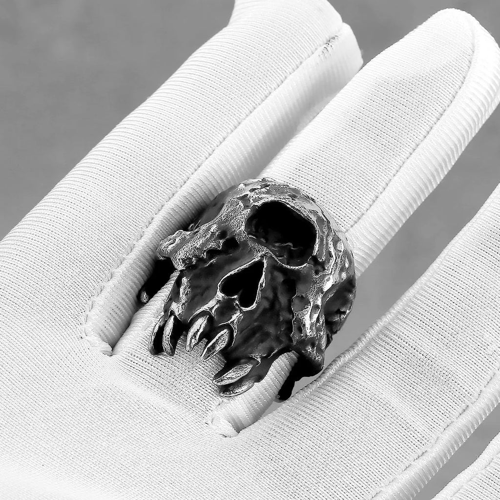 Alloy ring featuring a one-eyed skull design in a punk or hip hop retro style