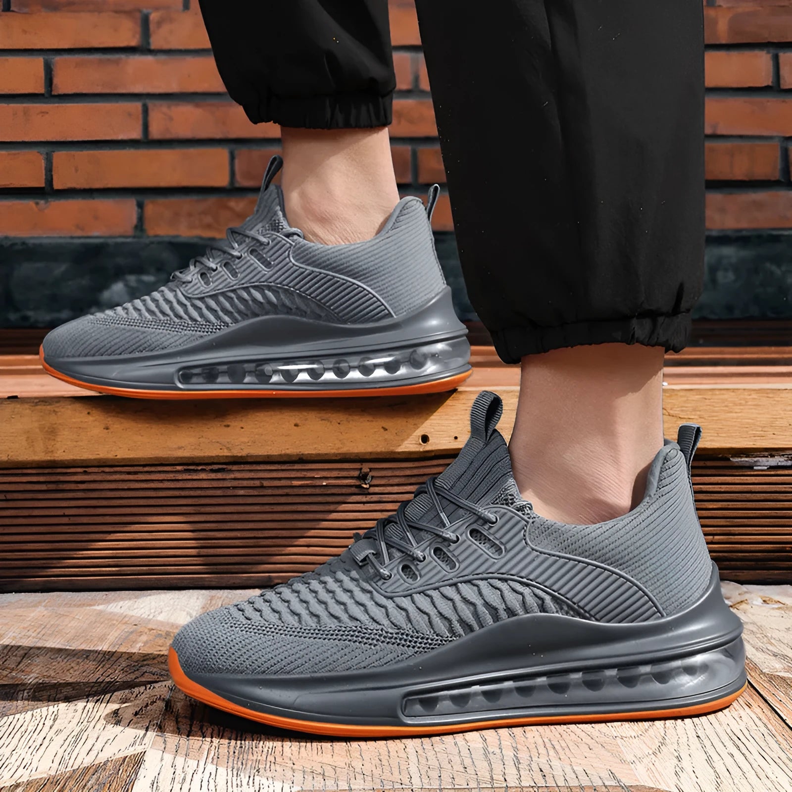 Men's low-top mesh running sneakers in black with rubber sole and lace-up closure