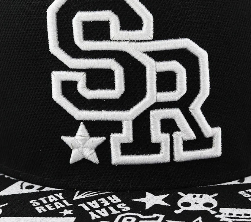 Adjustable cotton baseball cap with letter embroidery in black or white colours