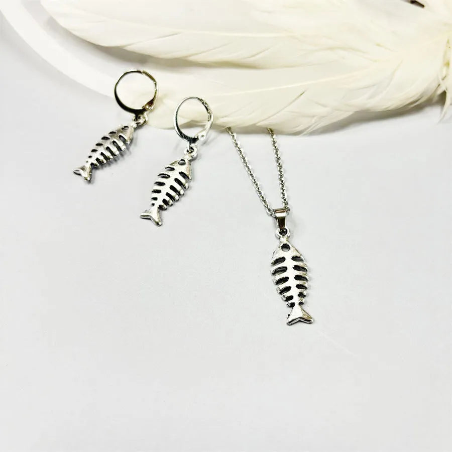 Women's retro fishbone pendant necklace and matching earrings set with adjustable O-chain