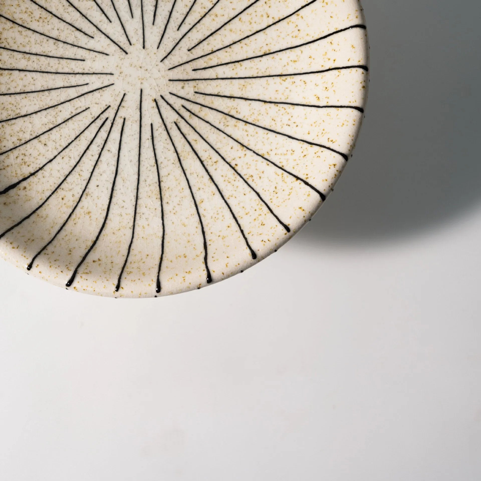Black and white striped synthetic resin dessert plate with 15cm diameter for retro kitchen decor
