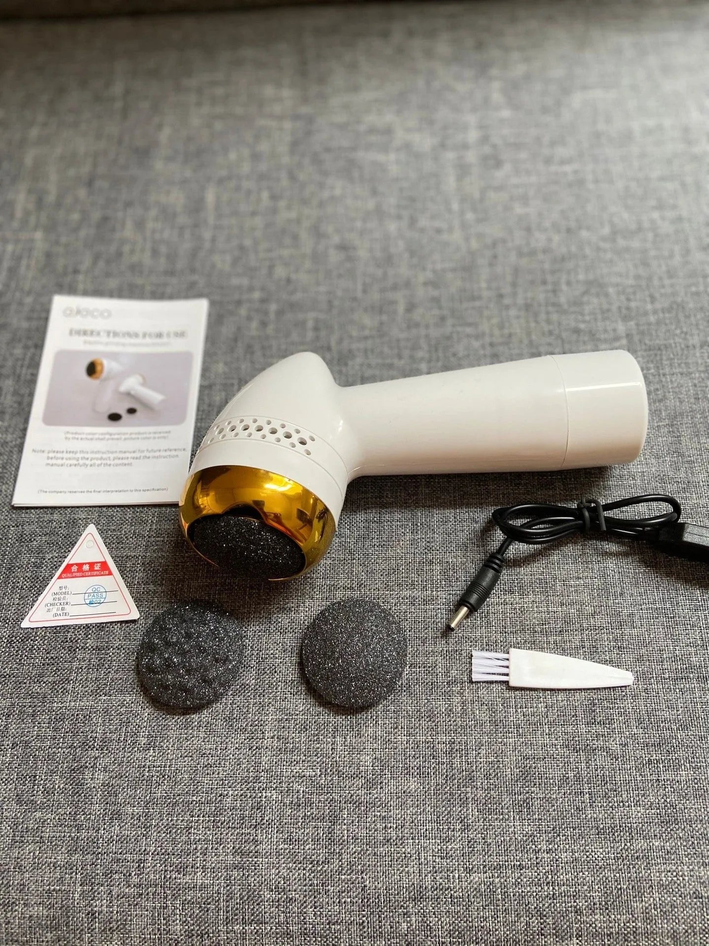 Electric vacuum foot grinder with quartz grinding heads in metallic gold finish