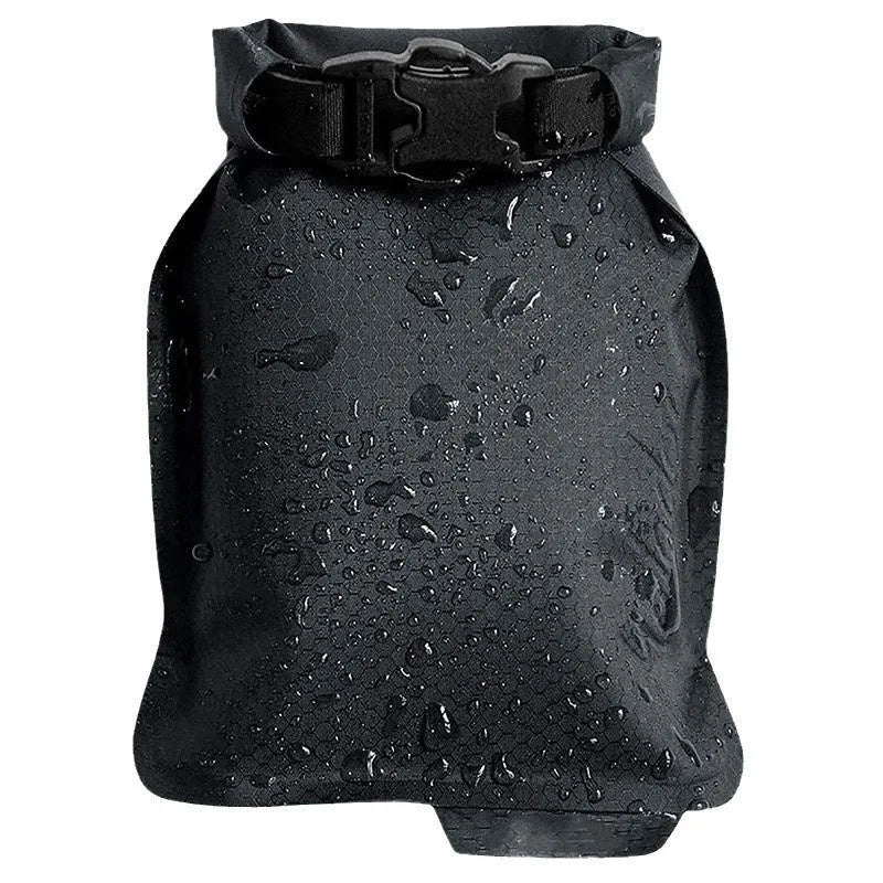 Bubble net waterproof soap container 17 x 13 cm quick-drying leak-proof bag on white background