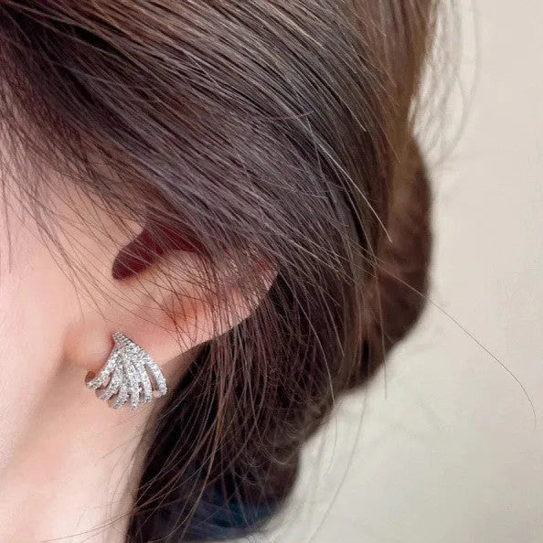 Women's geometric line design earrings in platinum colour with zircon construction