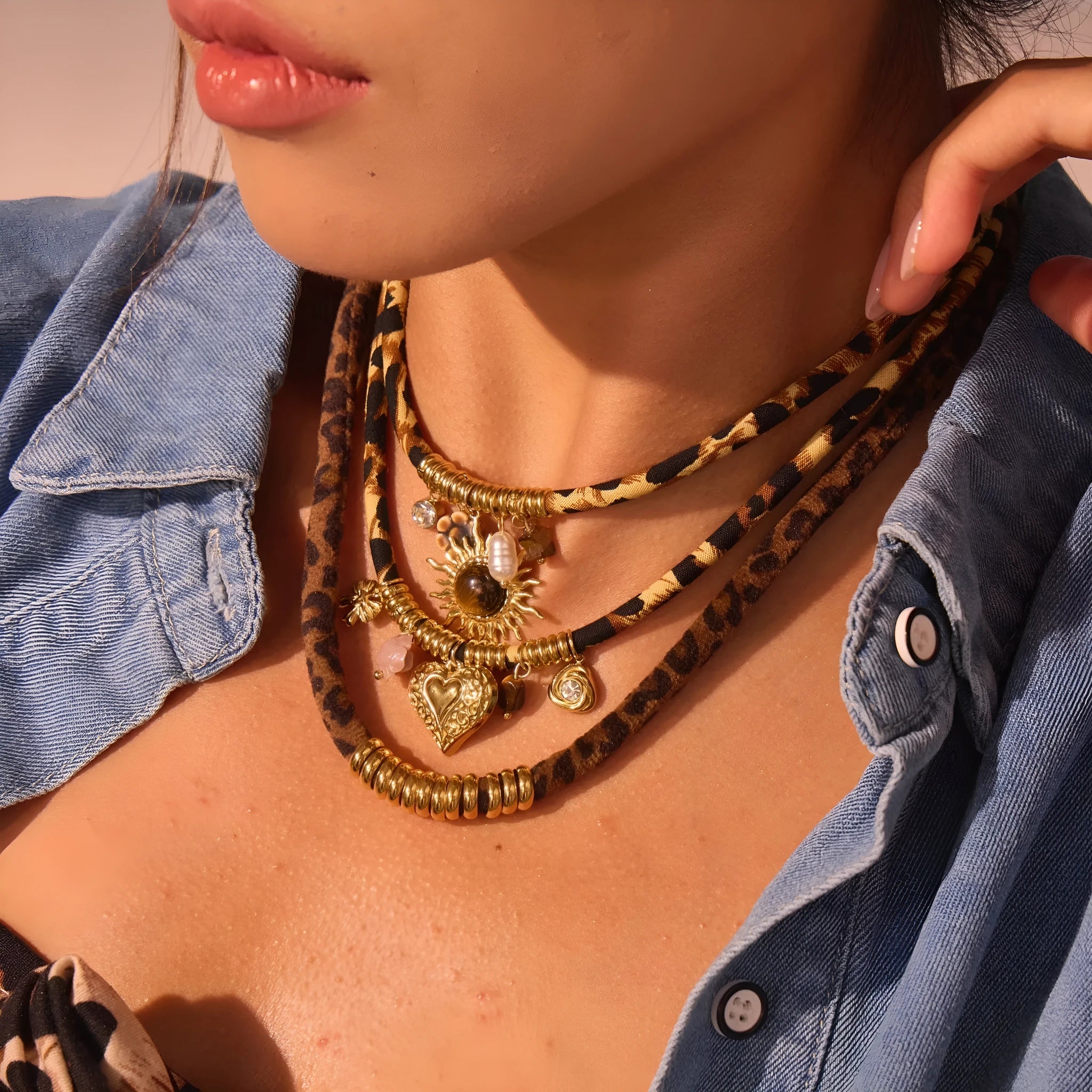 Leopard series stainless steel necklace with geometric pendant and adjustable chain