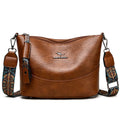 Women's bucket bag in PU leather, crossbody style, outer pocket, black colour, horizontal square shape