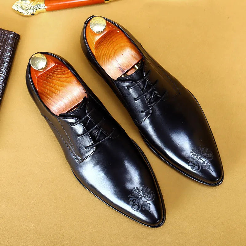 Men's pointed carved cowhide leather formal shoes in black with rubber sole and round toe