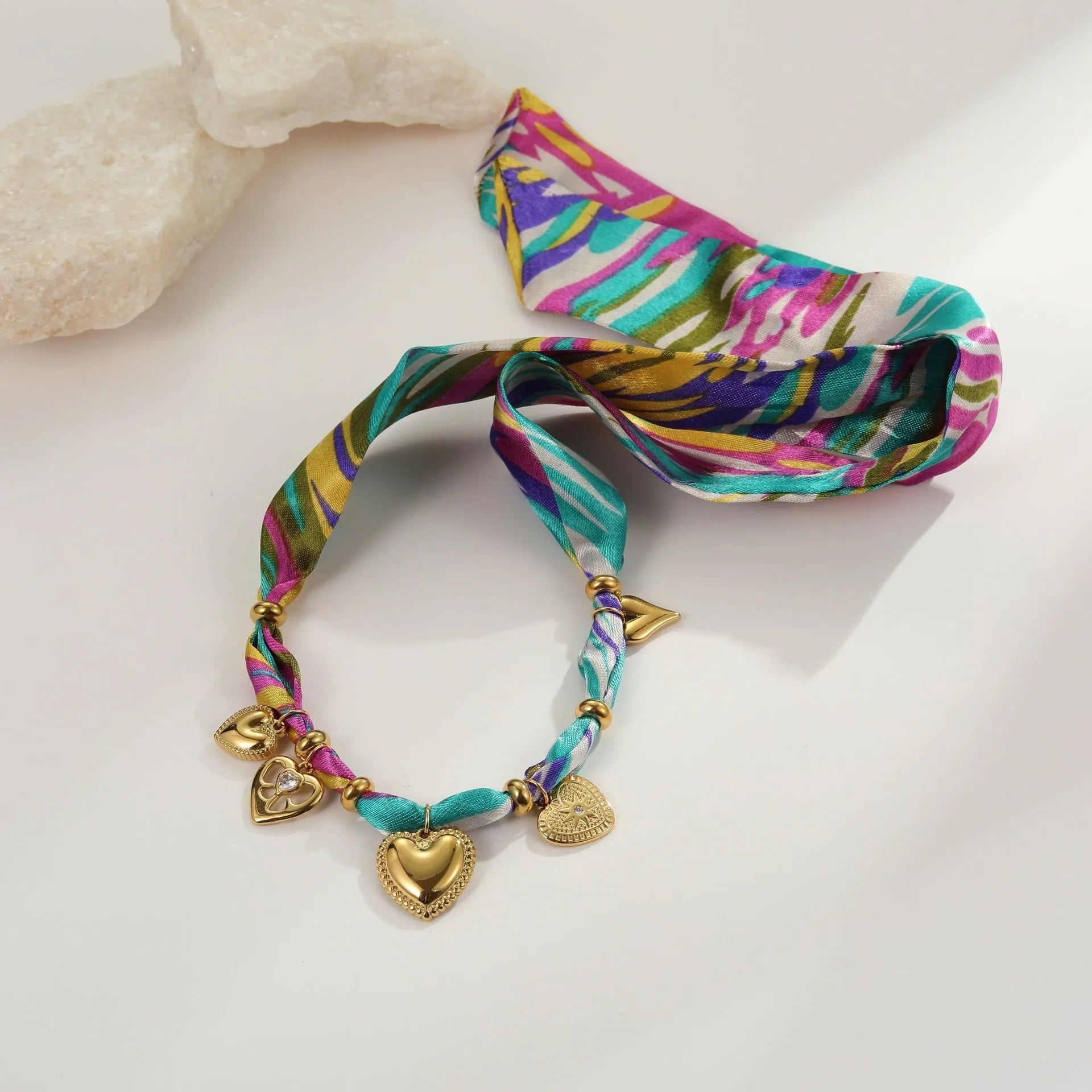 Women's gold-plated stainless steel jewellery with geometric pendant and adjustable chain