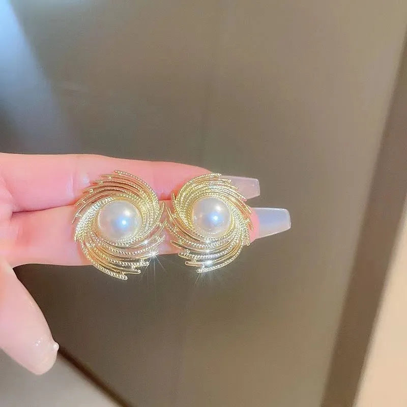 Exaggerated high-grade pearl vintage earrings for women, alloy flower shape, electroplated finish