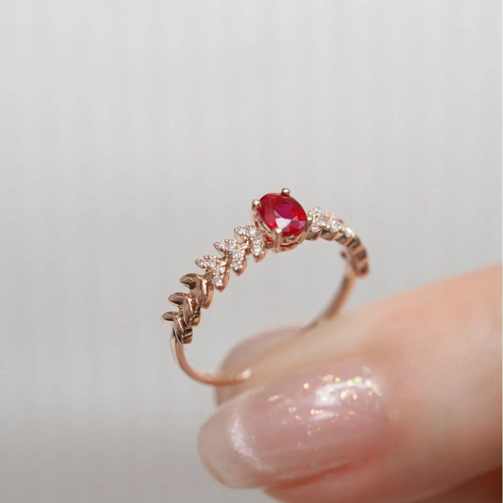 S925 sterling silver ring in yellow gold with leaf-shaped design and diamond treatment, US size 7