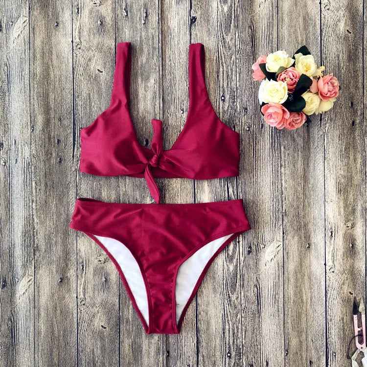 Solid colour bikini set in tight-fitting European American style with sleeveless bra top