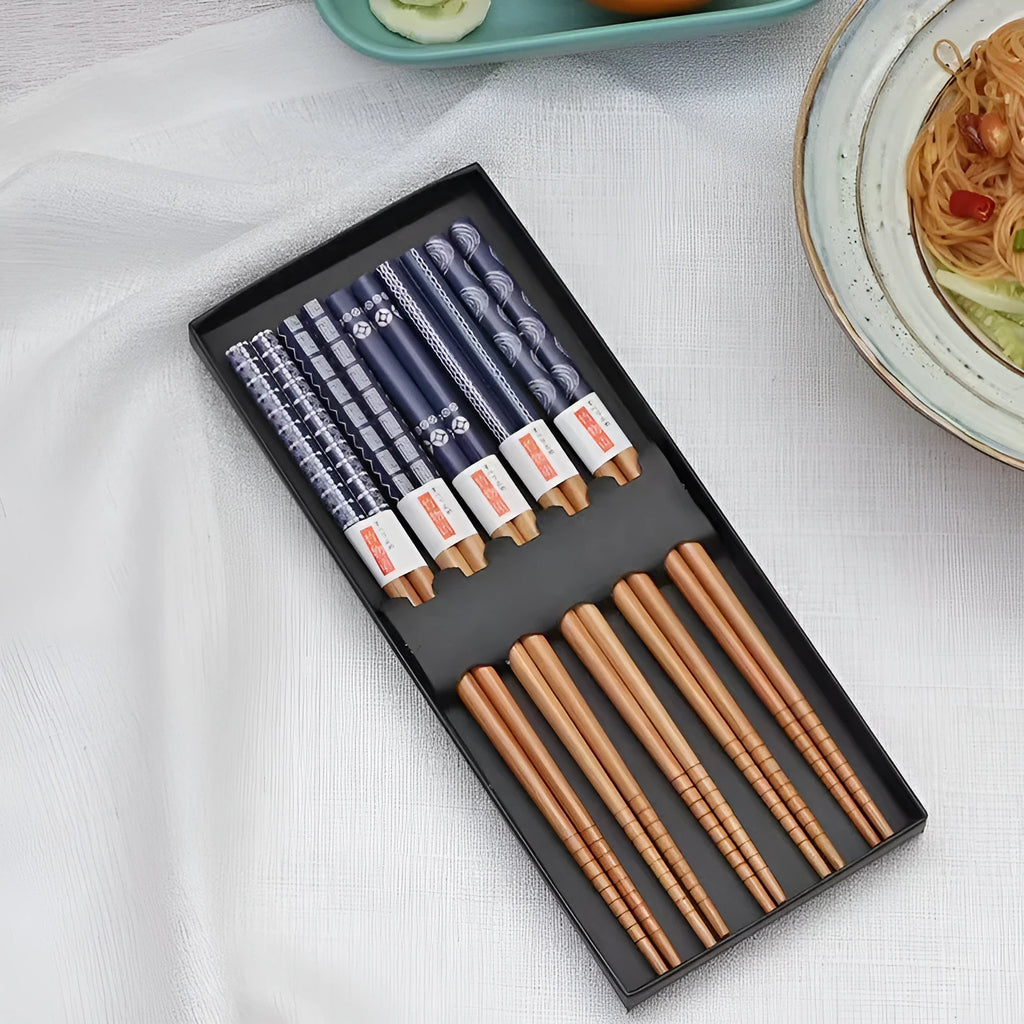 Japanese style bamboo chopsticks with five-colour patterns in gift box packaging