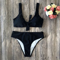 Solid colour bikini set in tight-fitting European American style with sleeveless bra top