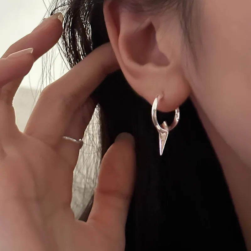 Copper star-shaped ear clip for women with a platinum electroplated finish.