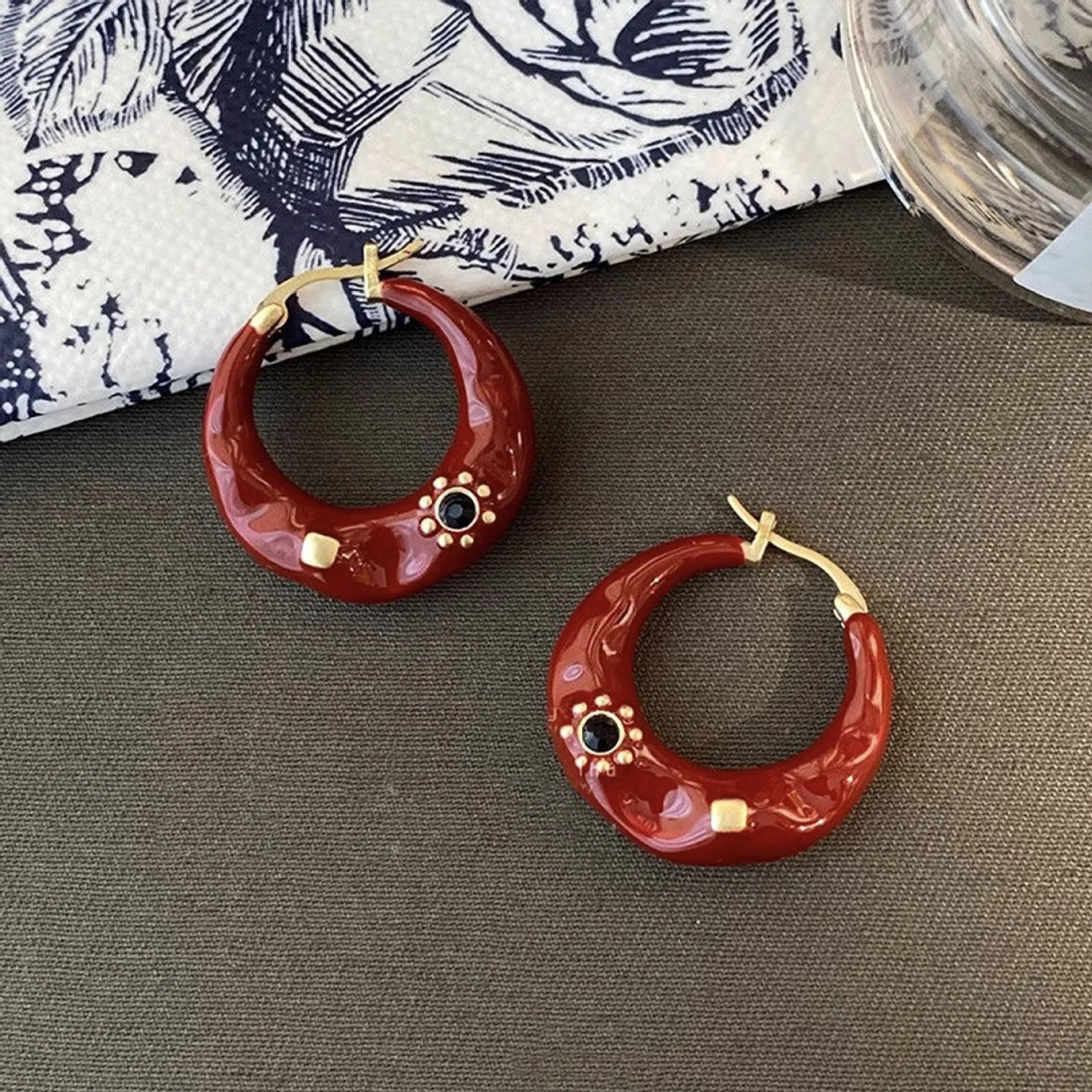 Hong Kong style retro rhinestone ear studs with dripping oil finish in black and red colours