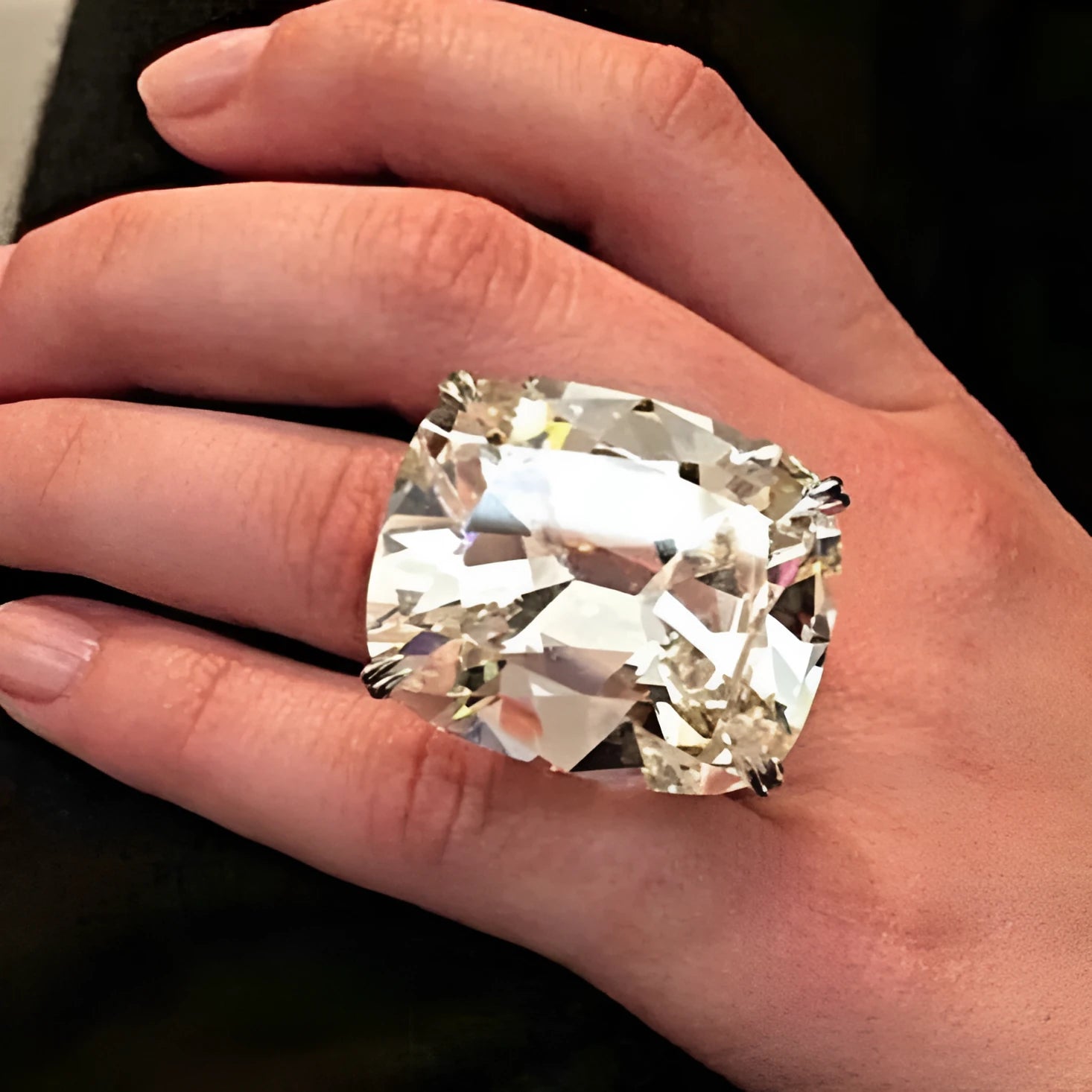 Simple white gold colour women's ring with square inlaid diamond geometric design