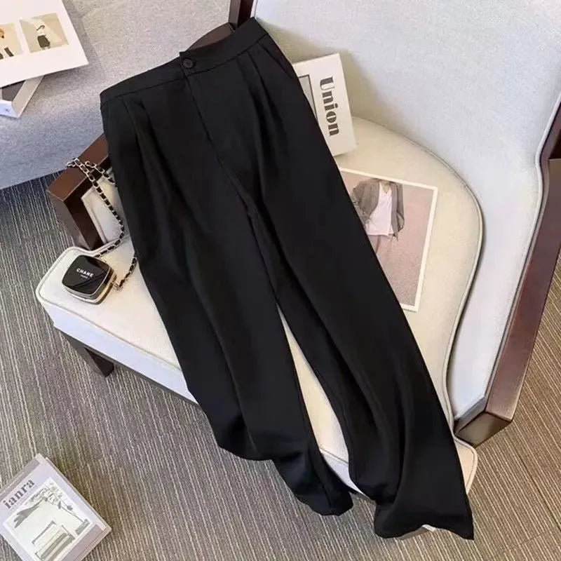 Loose-fit women's polyester blouse in a slimming temperament commute style.