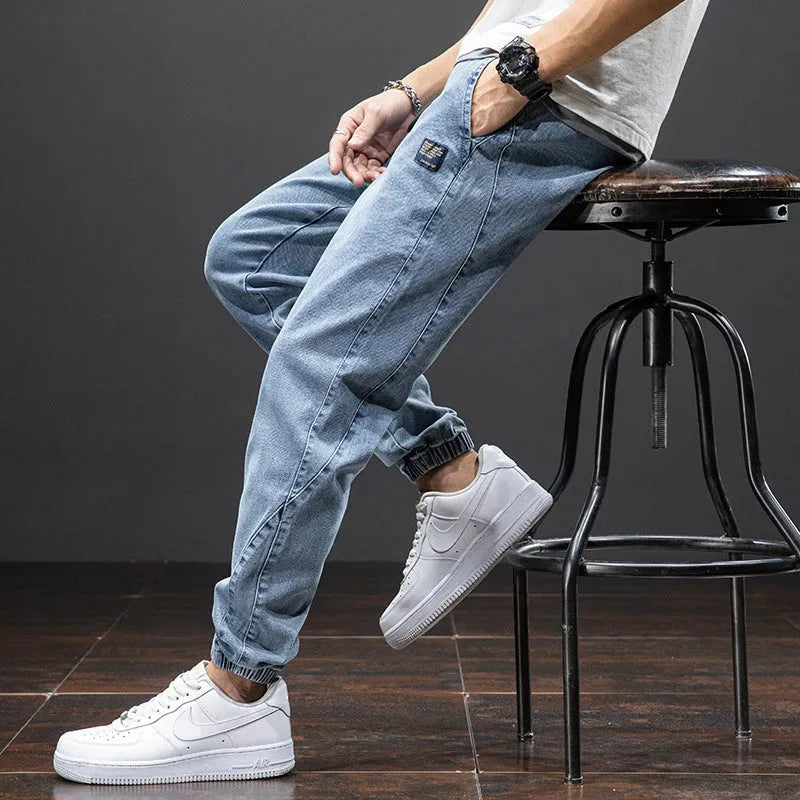 Man wearing loose fit straight leg cargo jeans in blue, showcasing the Korean style and micro-elastic cotton fabric.