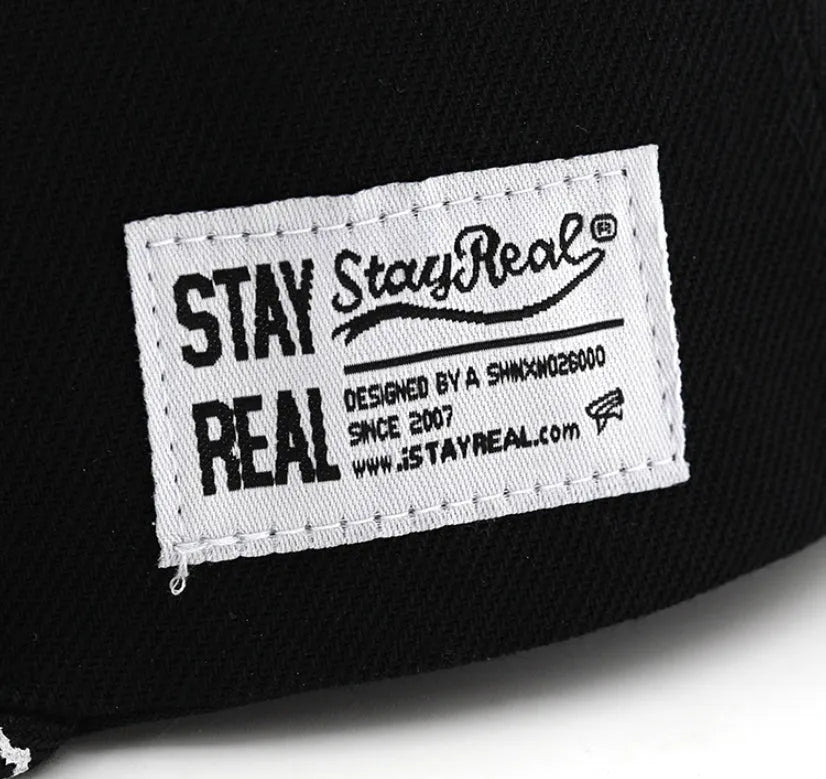 Adjustable cotton baseball cap with letter embroidery in black or white colours