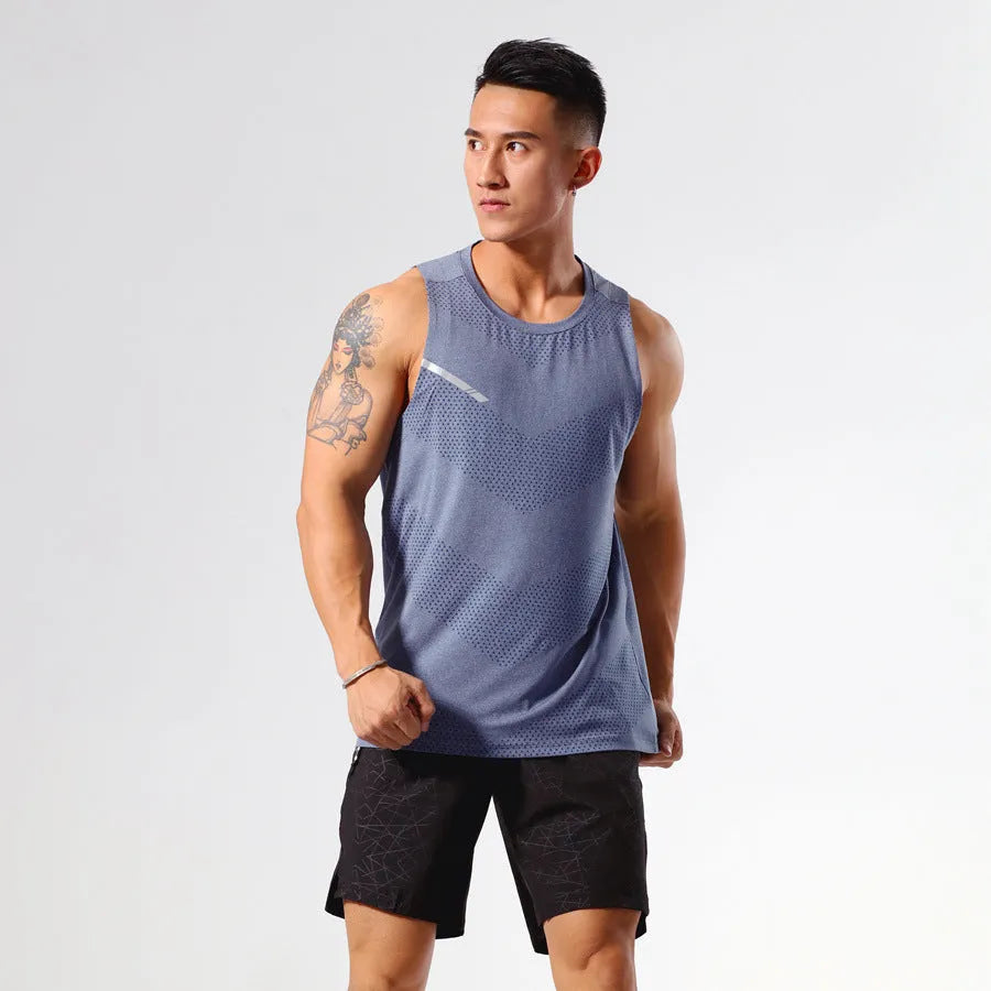 Men's solid colour quick-drying polyester sports top for summer outdoor sports.
