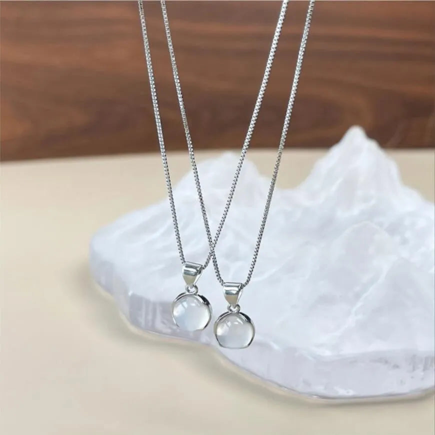 Women's Korean-style oval pendant necklace with eight-pointed star design on adjustable chain