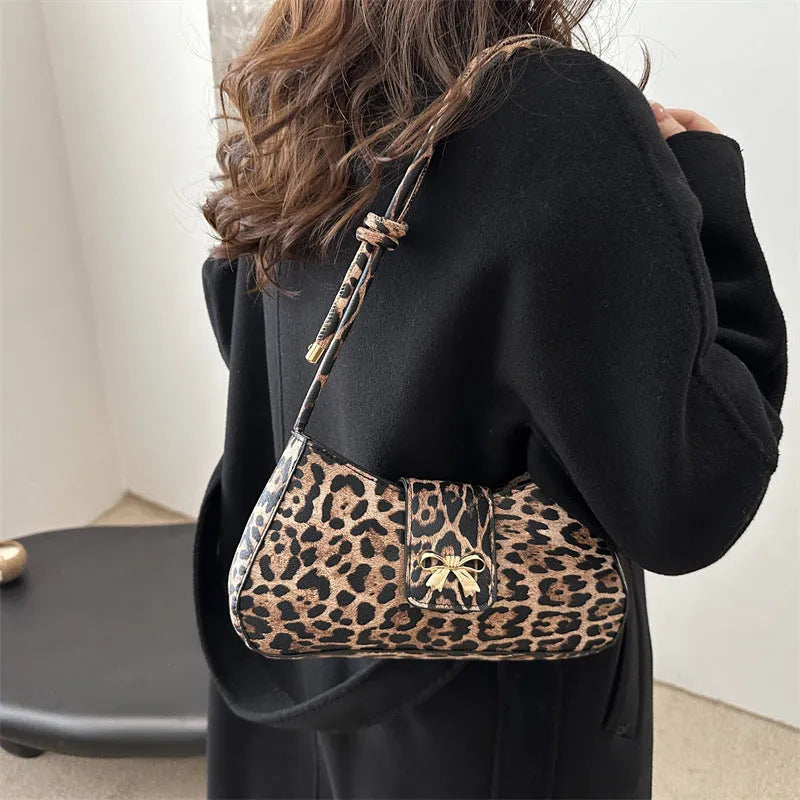Casual women's handbag with sandwich pocket in black PU leather