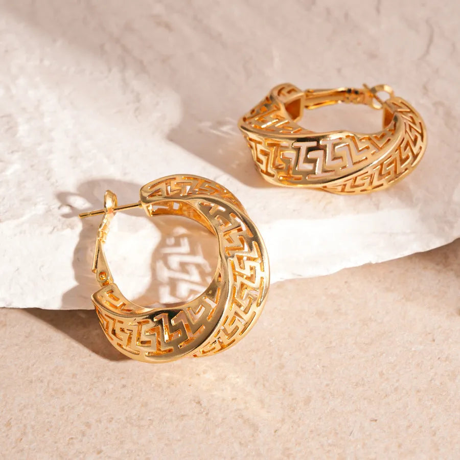 Women's geometric stud earrings with twisted round hollow design in silver or gold electroplated finish
