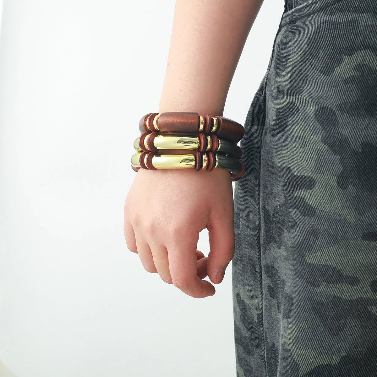 Women's multi-layer wooden necklace and bracelet set in exaggerated European style with alloy construction