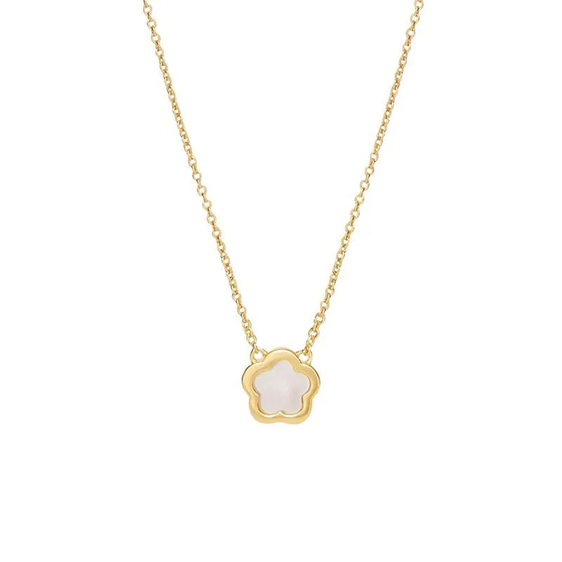 White mother shell flower pendant necklace on copper O-shaped chain in silver finish