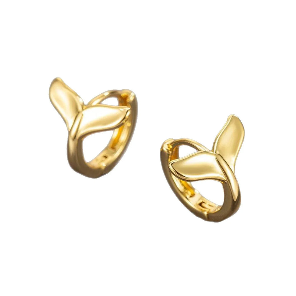 A pair of simple women's fishtail earrings with an electroplated finish in white gold or yellow gold colour.
