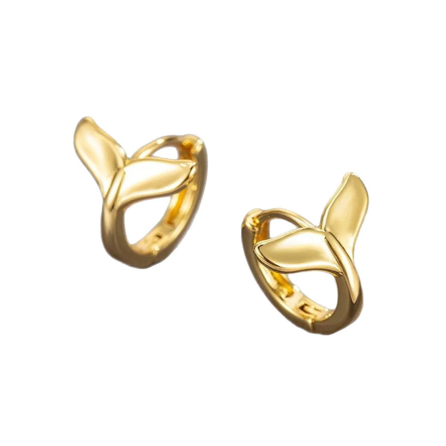 A pair of simple women's fishtail earrings with an electroplated finish in white gold or yellow gold colour.