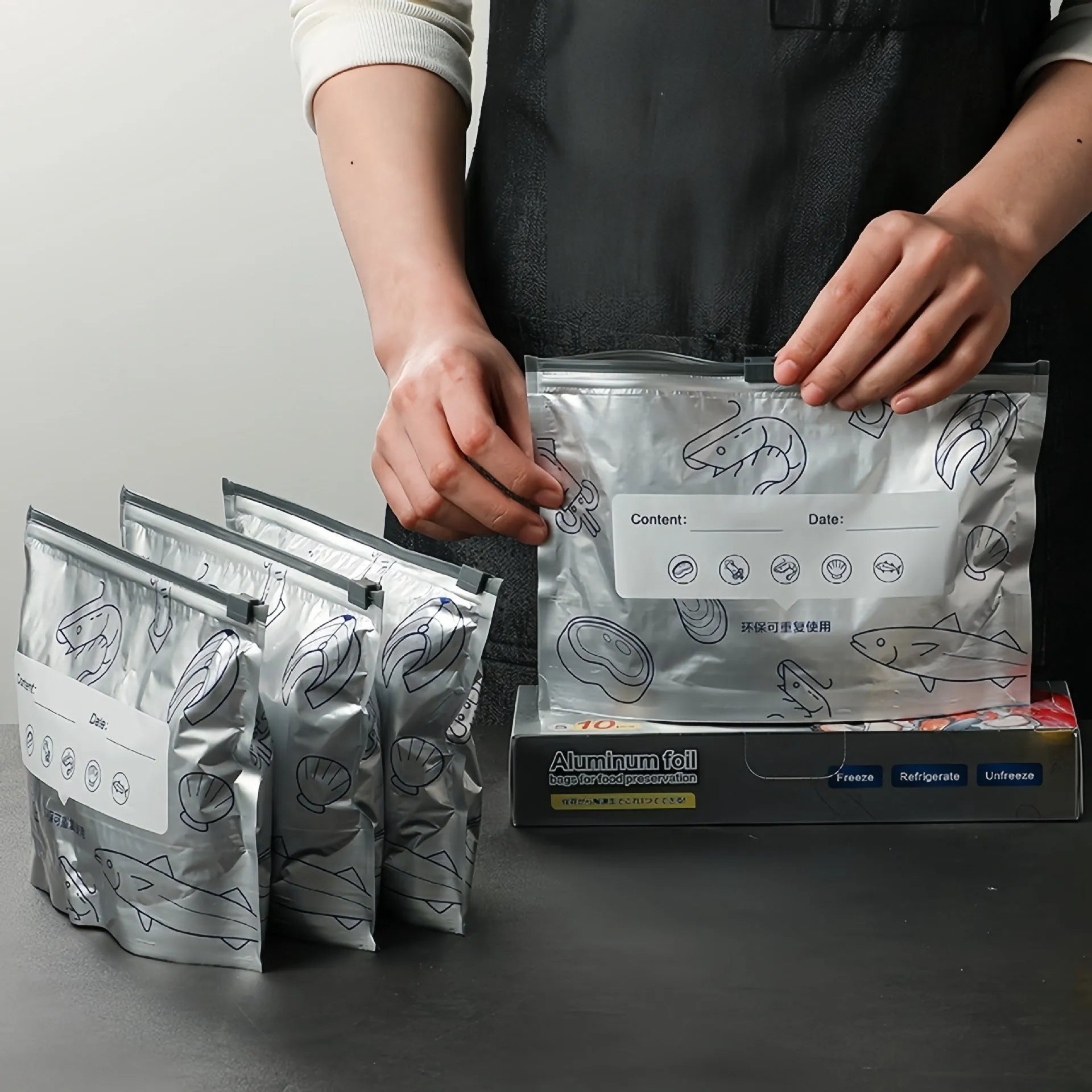 Aluminium foil sealed food storage bags in three sizes with heat resistance from minus 60 to 100 degrees Celsius