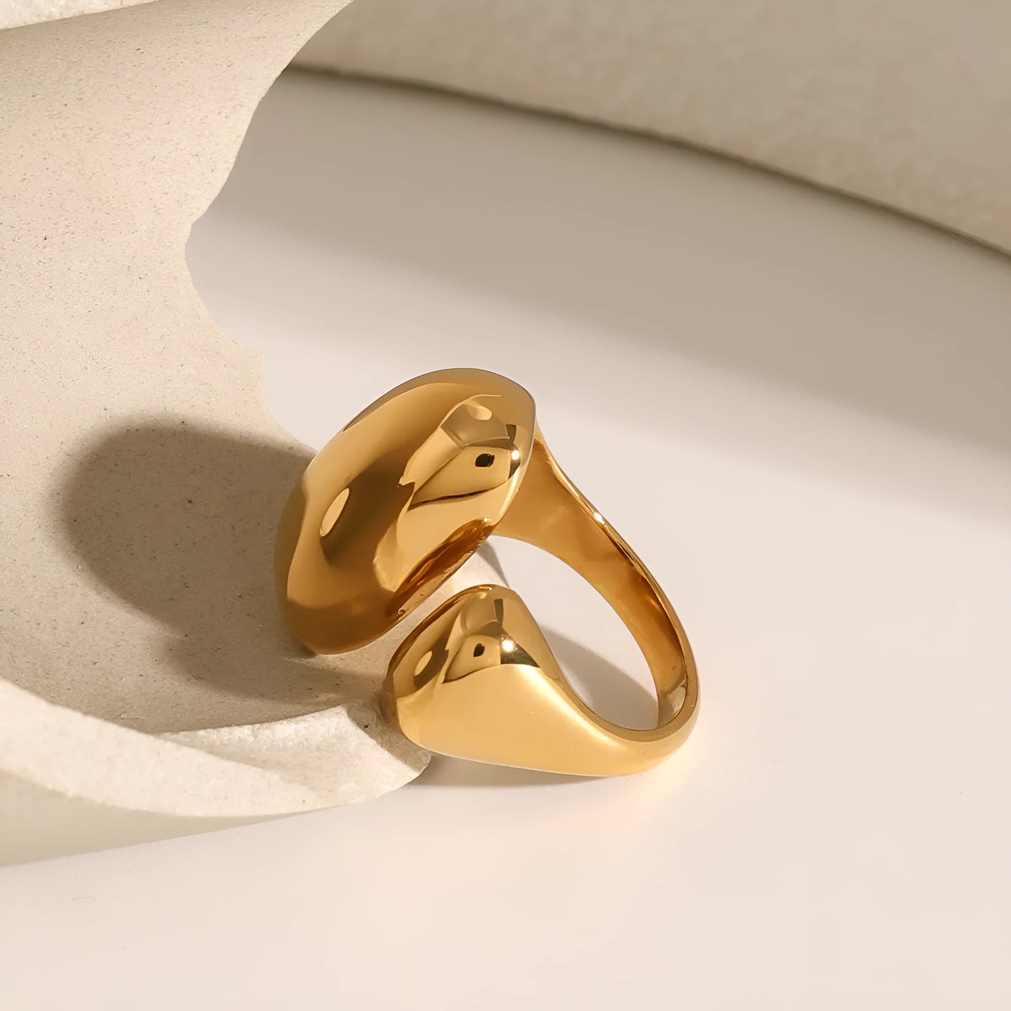 Women's stainless steel geometric open ring in electroplated colour JDR2405081