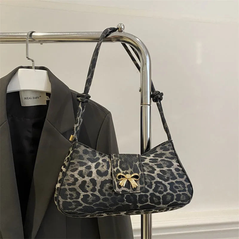 Casual women's handbag with sandwich pocket in black PU leather