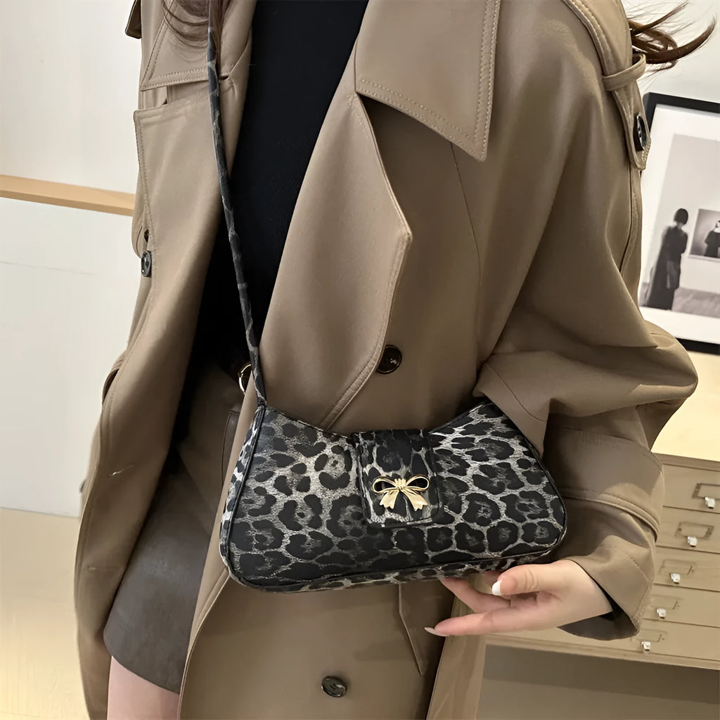 Casual women's handbag with sandwich pocket in black PU leather