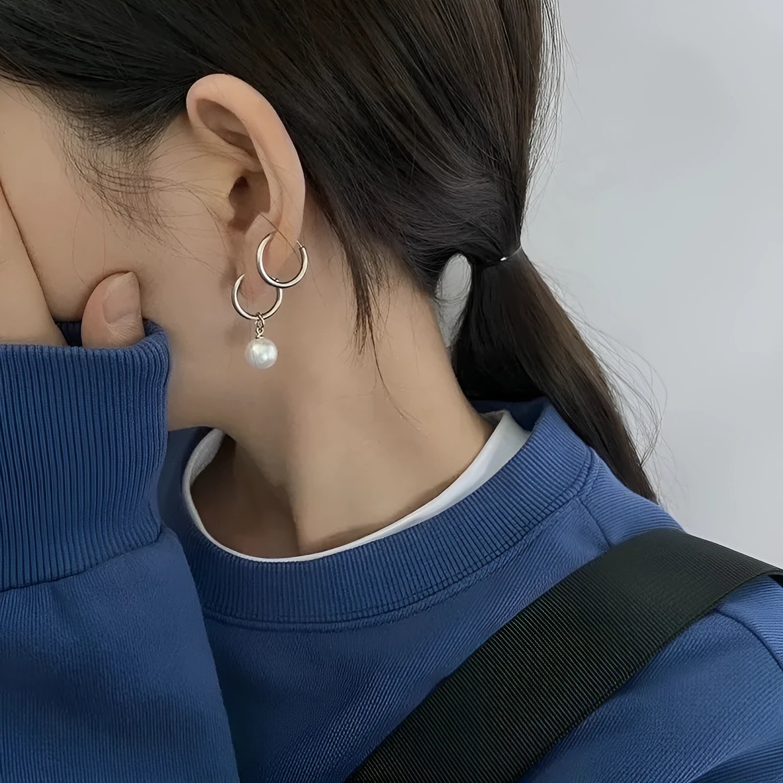 Geometric pearl drop earrings with round elements made from titanium steel alloy