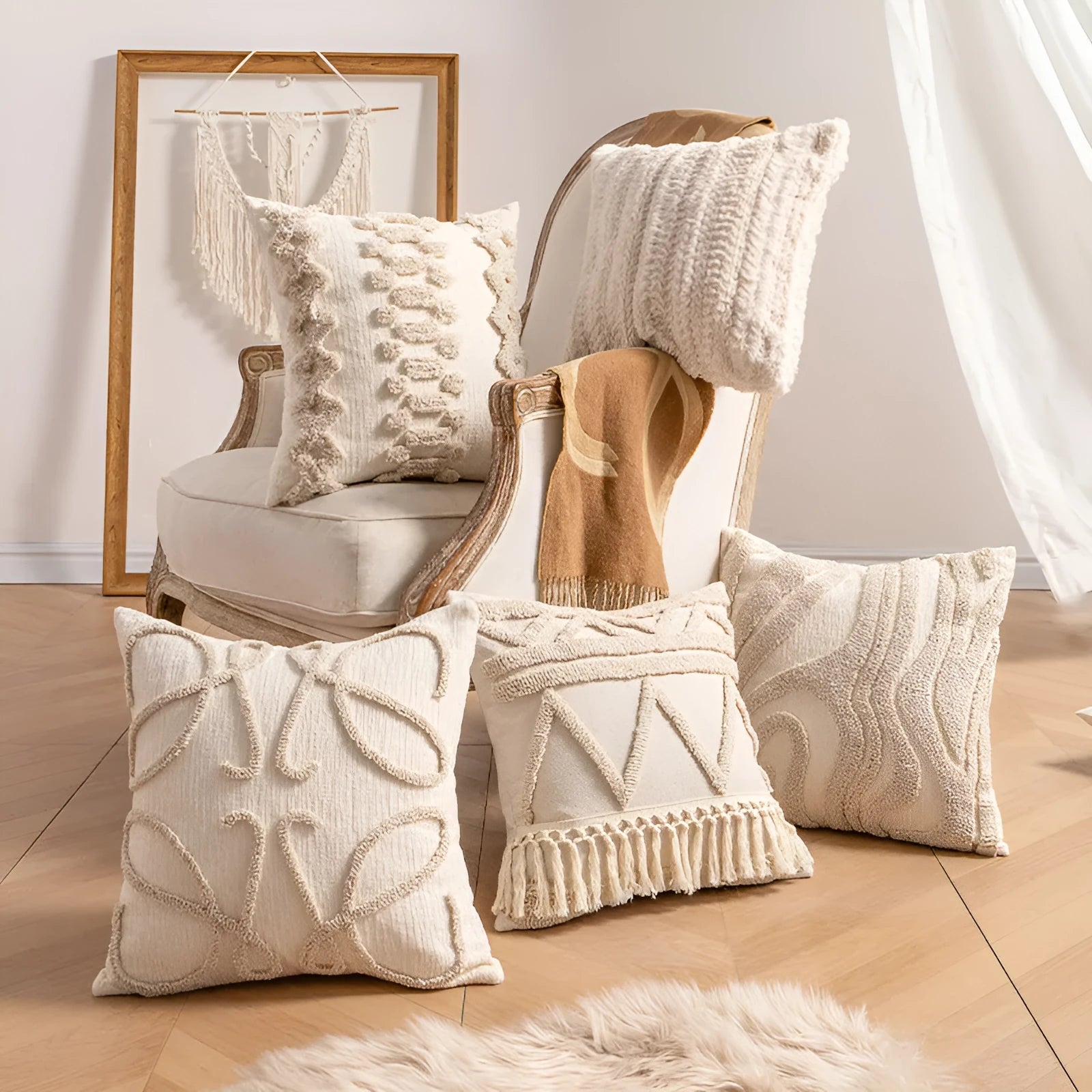 Decorative cushion cover with knitted tassel trim in spiral dots pattern, 45x45cm size.