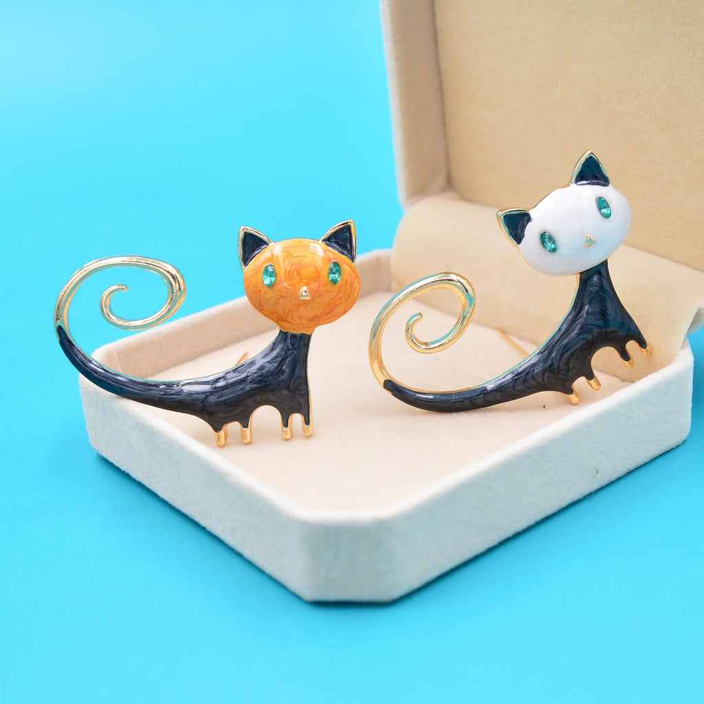 White or orange painted cat brooch with tailing up design on alloy metal