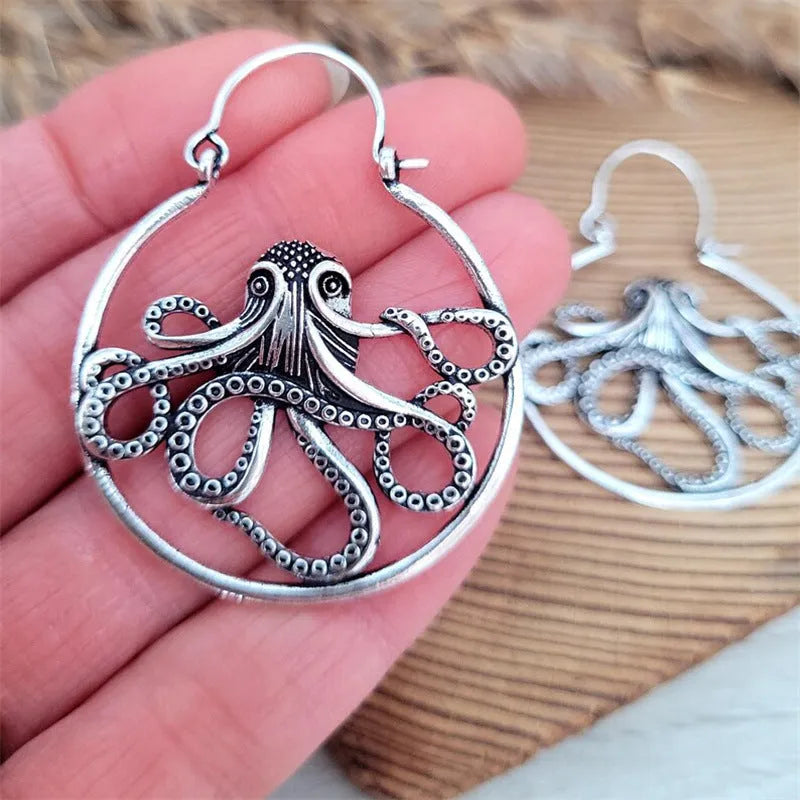 Vintage octopus earrings in antique silver finish with detailed animal modelling on zinc alloy