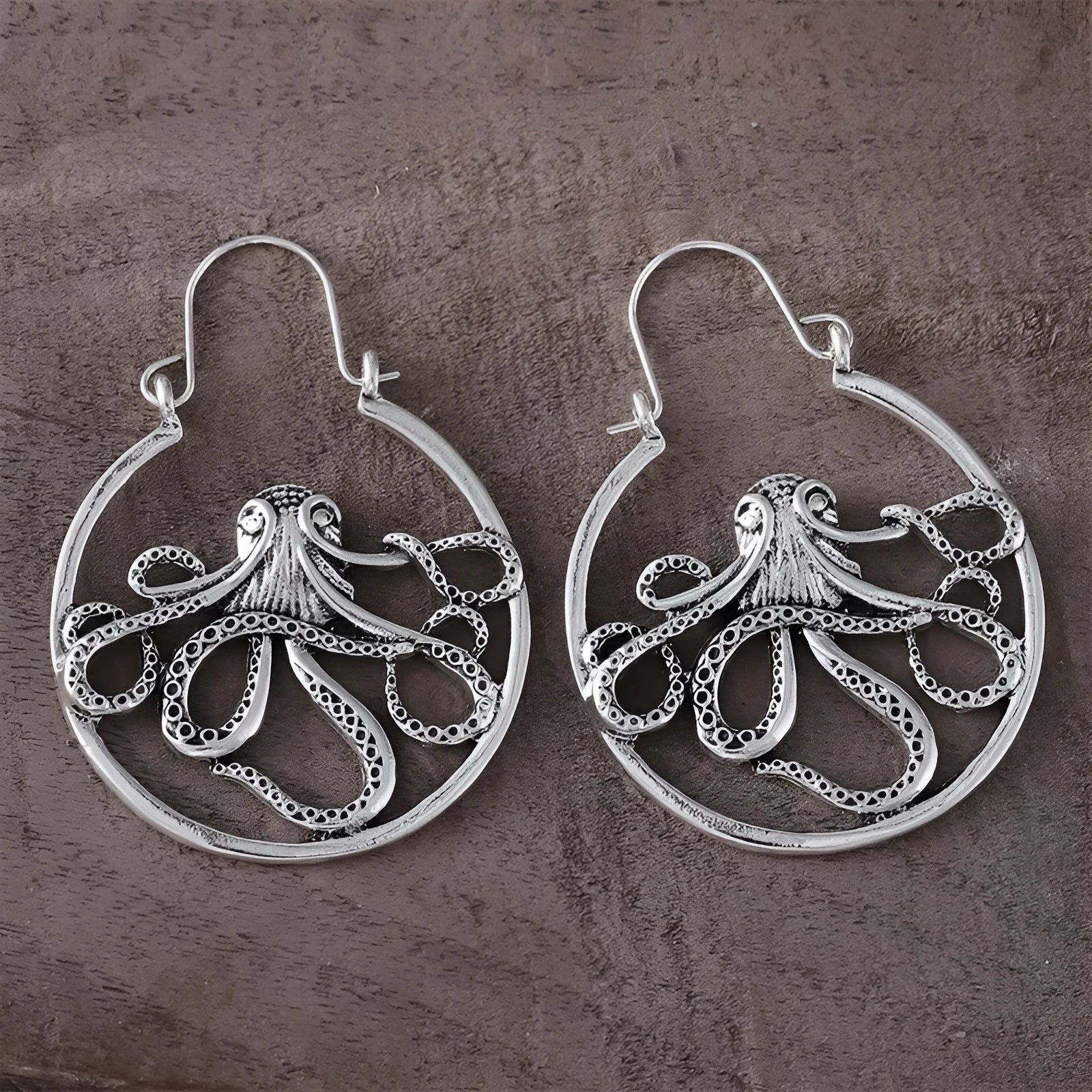 Vintage octopus earrings in antique silver finish with detailed animal modelling on zinc alloy