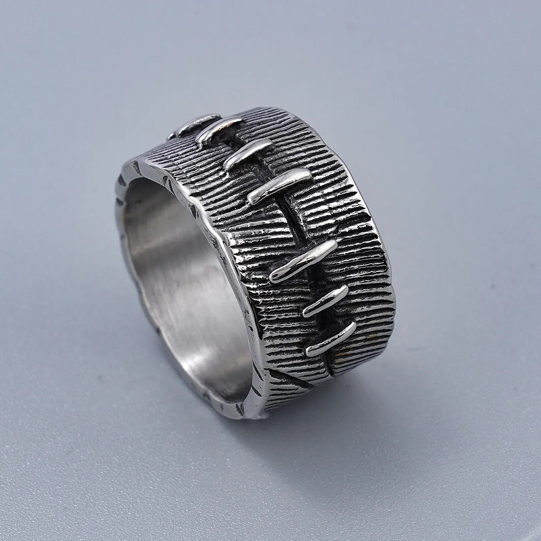 Titanium steel dark punk stitched ring with geometric U-shaped design, retro colour finish