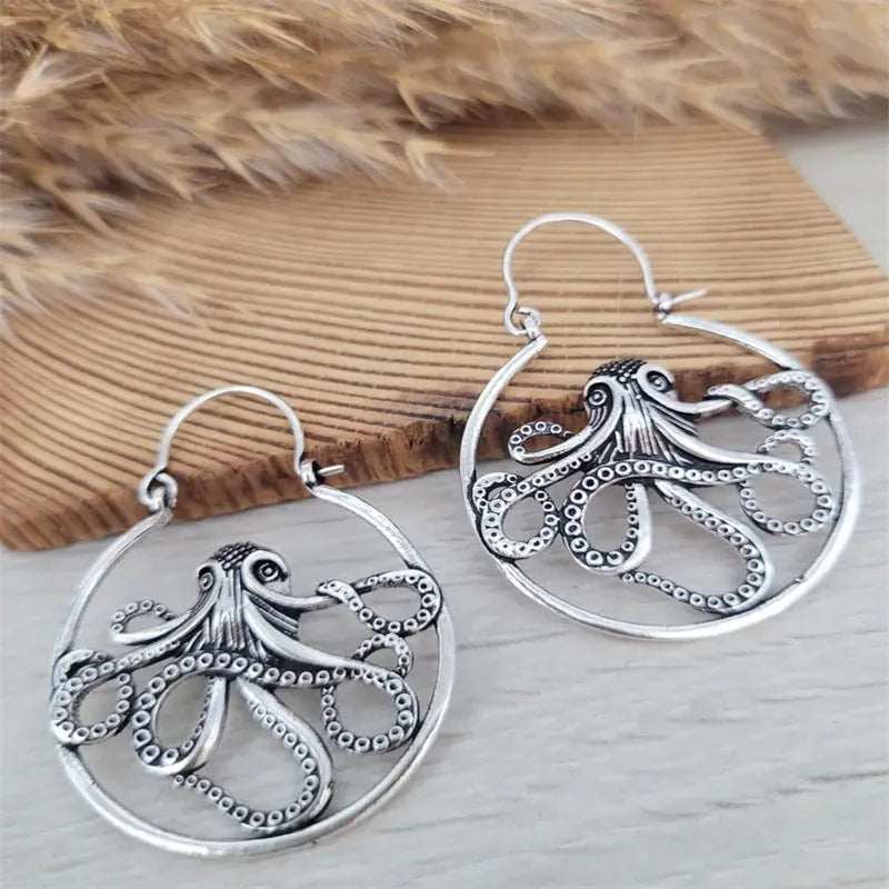 Vintage octopus earrings in antique silver finish with detailed animal modelling on zinc alloy