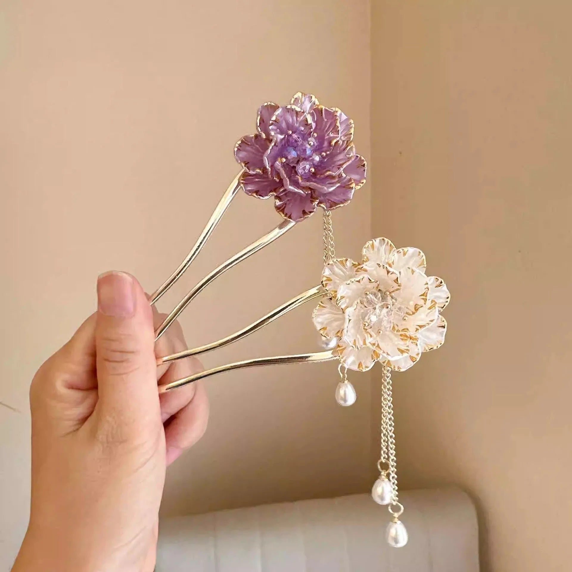 Purple and white alloy peony flower U-shaped hairpin with tassel decoration