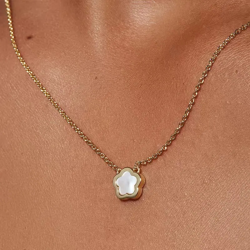 White mother shell flower pendant necklace on copper O-shaped chain in silver finish