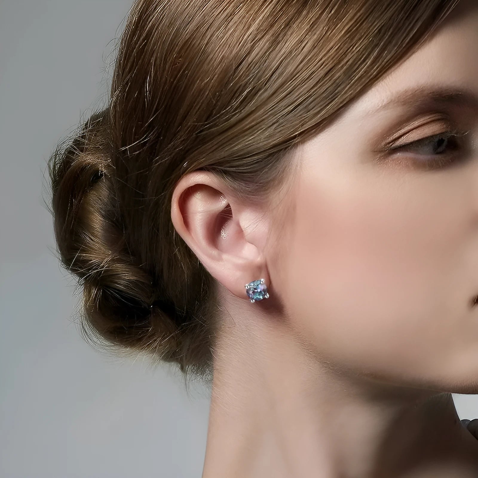 925 silver ear studs with round cultivated alexandrite stones in geometric setting
