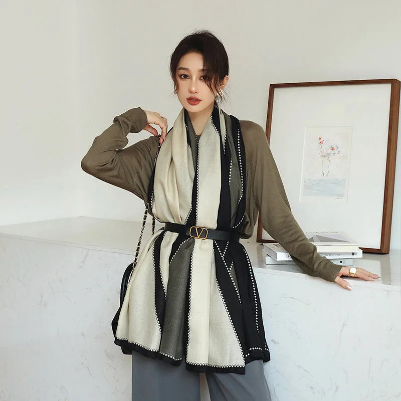 Polyester vintage print scarf in mid-length design for autumn travel warmth