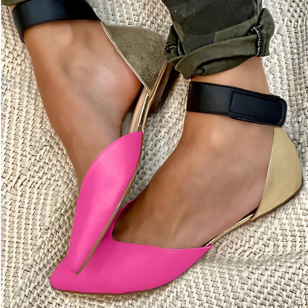 Women's flat-heel hollowed sandals with velcro closure in giraffe pattern colour