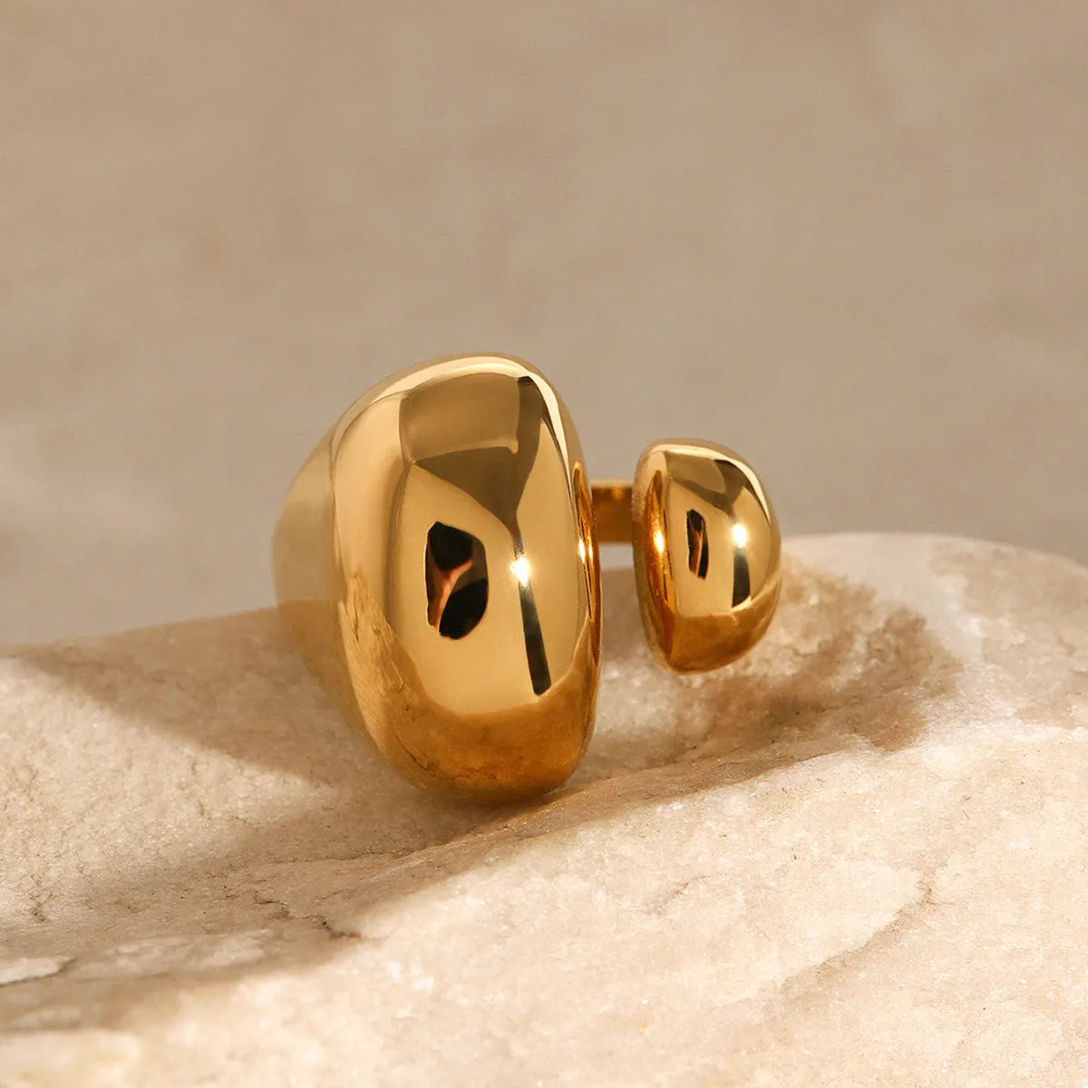 Women's stainless steel geometric open ring in electroplated colour JDR2405081
