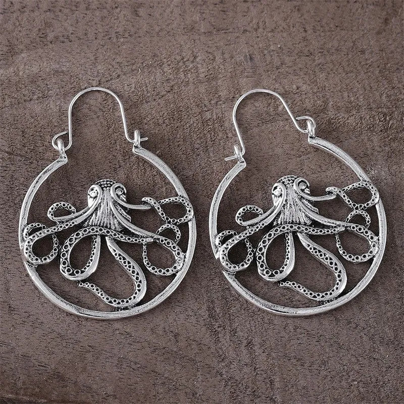 Vintage octopus earrings in antique silver finish with detailed animal modelling on zinc alloy